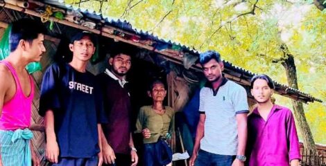 স্বজনহারা অসহায় বৃদ্ধার পাশে ছাত্রদল নেতা রনি, পৌঁছে দিলেন নিত্যপ্রয়োজনীয় সামগ্রী