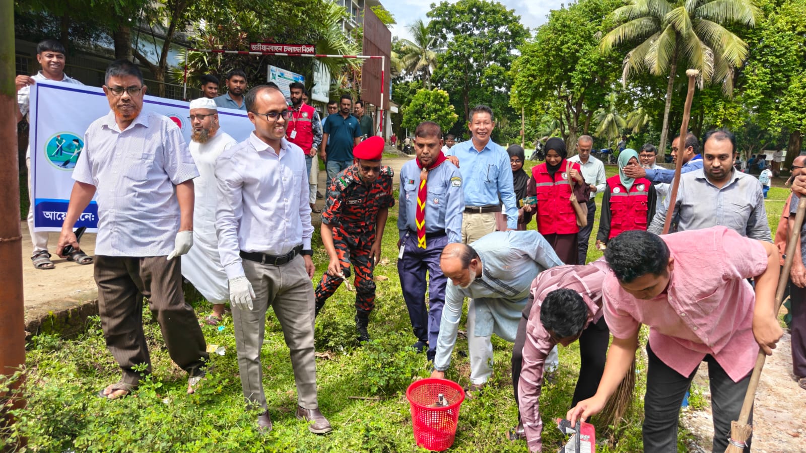 ডেঙ্গুমুক্ত লংগদু গড়ার প্রত্যয়ে পরিচ্ছন্নতা অভিযানের উদ্বোধন