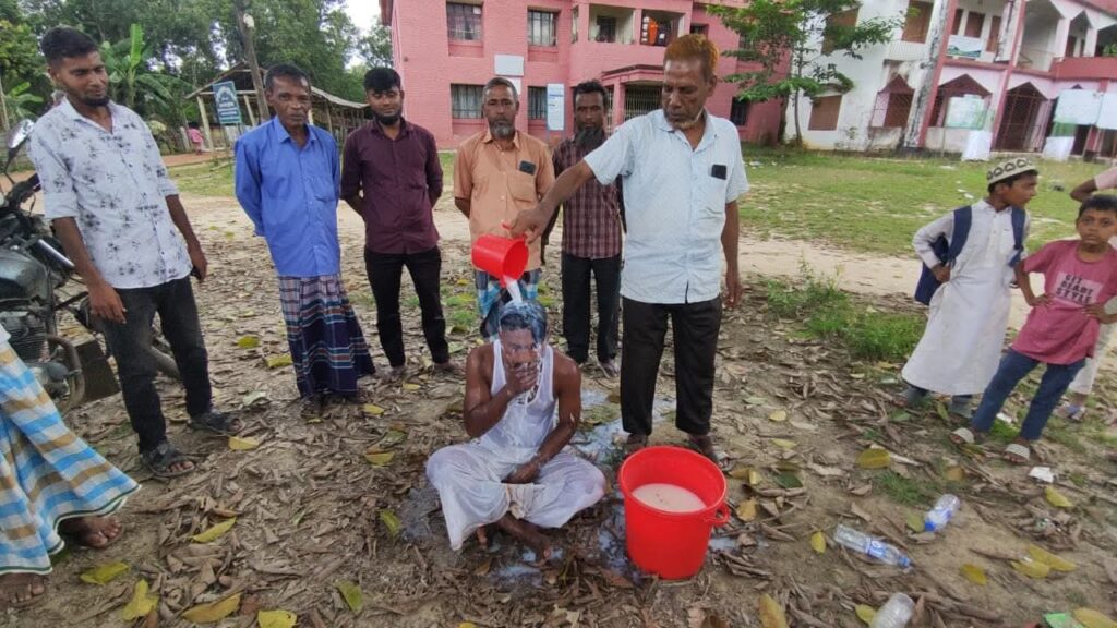 খাগড়াছড়িতে ১৫ লাখ টাকা হারিয়ে দুধ দিয়ে গোসল করে জুয়া ছাড়লো এক যুবক