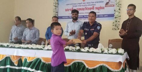 বিলাইছড়িতে নজরুল বর্ষ উপলক্ষে অংশগ্রহণকারীদের মধ্যে পুরস্কার বিতরণ