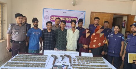 চকরিয়ায় পুলিশের অভিযানে অস্ত্র ও গোলাবারুদ উদ্ধার গ্রেপ্তার-৬