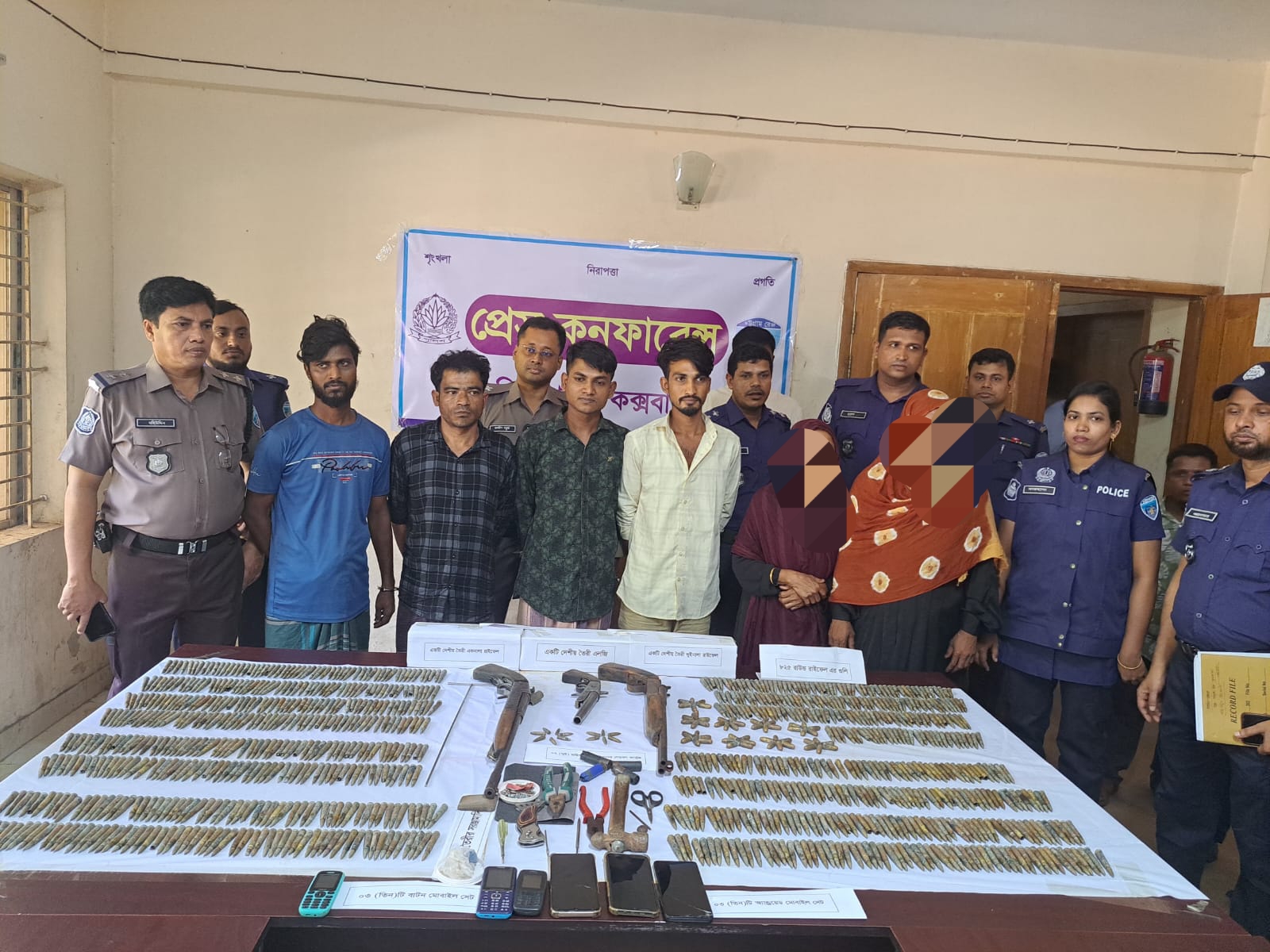 চকরিয়ায় পুলিশের অভিযানে অস্ত্র ও গোলাবারুদ উদ্ধার গ্রেপ্তার-৬