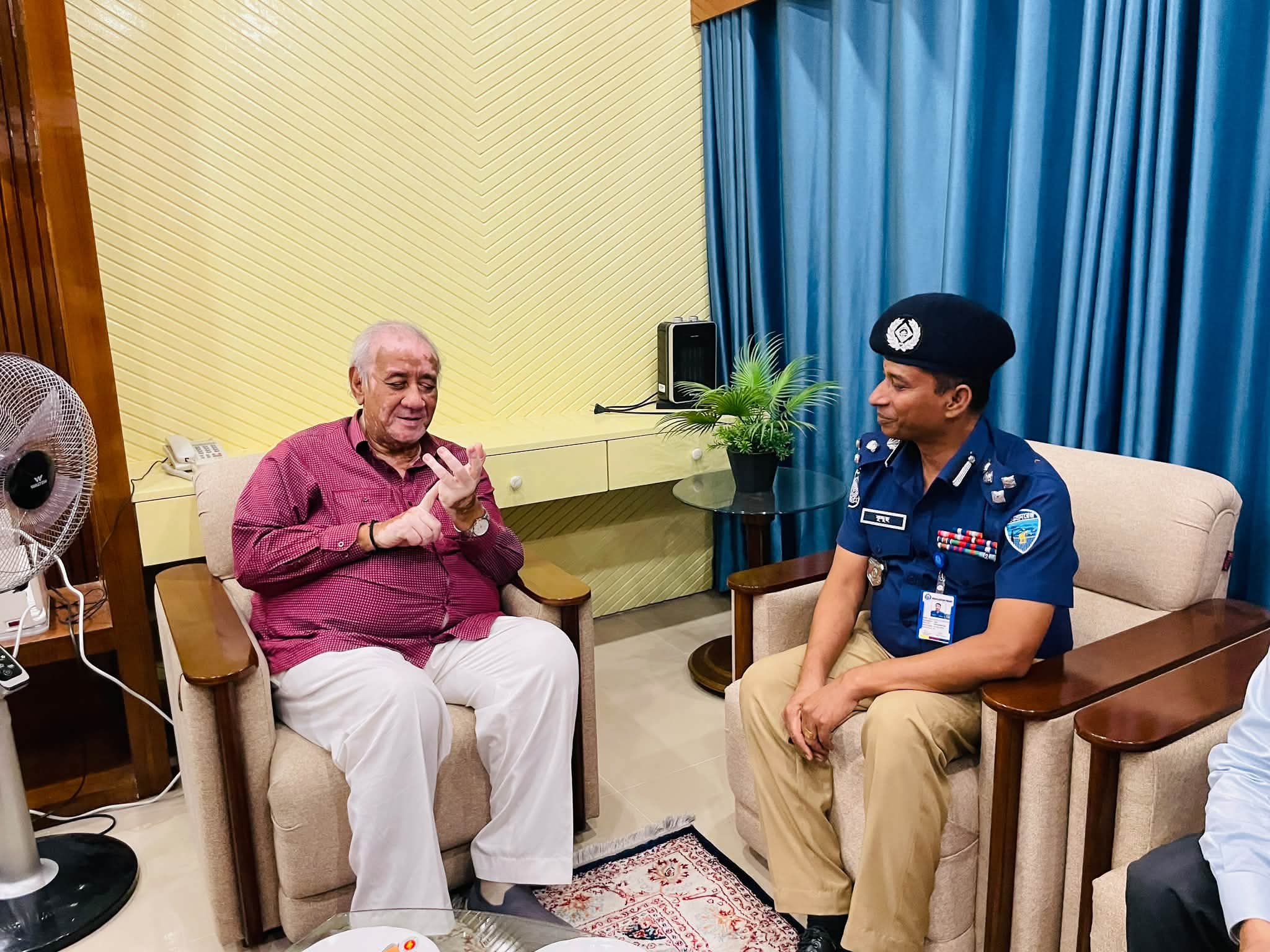 কক্সবাজারে পার্বত্য মন্ত্রী সাথে সৌজন্য সাক্ষাৎ করেন চট্টগ্রাম রেঞ্জের ডিআইজি