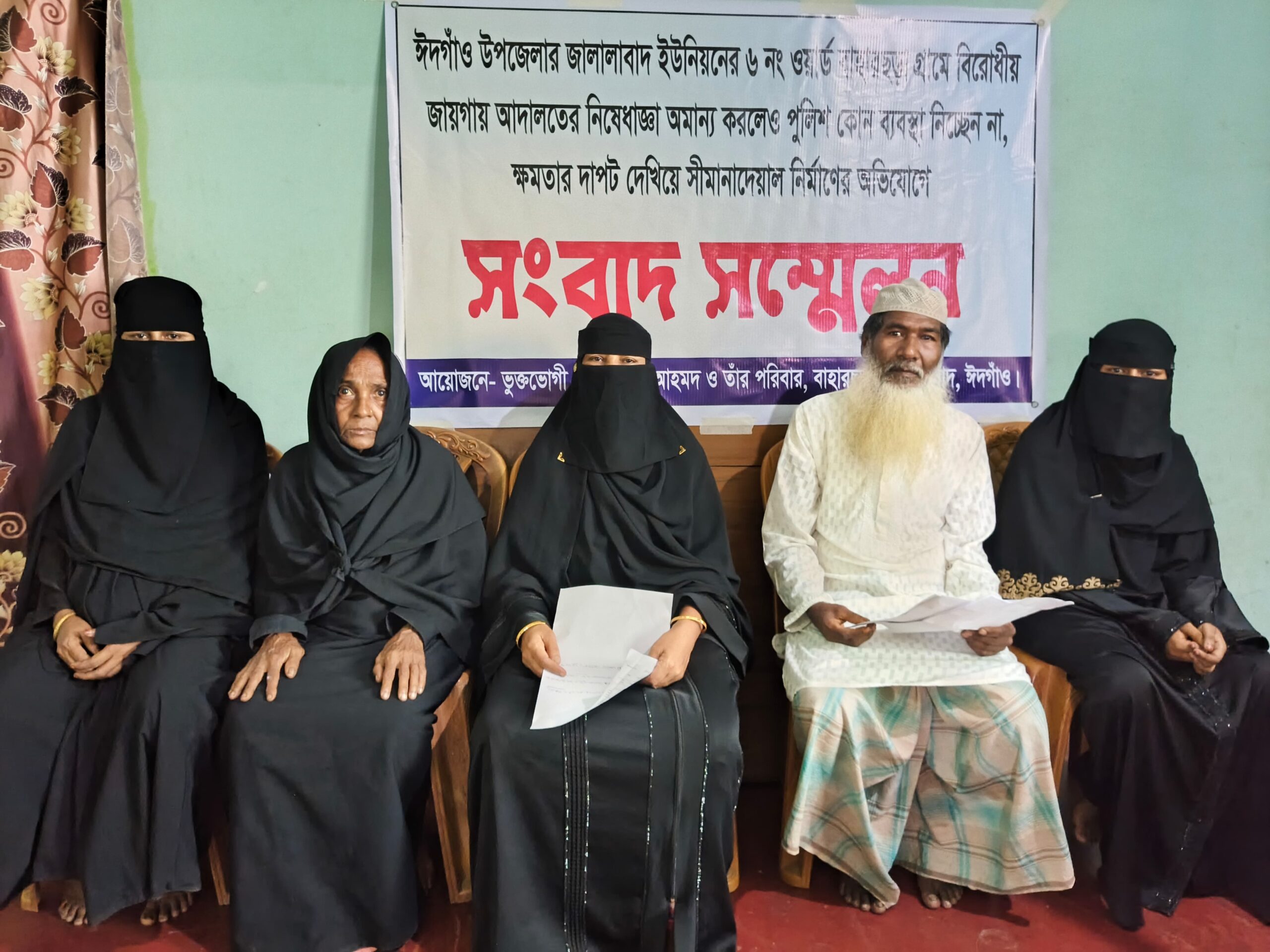 ঈদগাঁওয়ে আদালতের নিষেধাজ্ঞা অমান্য করে দেয়াল নির্মাণ,পুলিশের ভুমিকা প্রশ্নবিদ্ধ