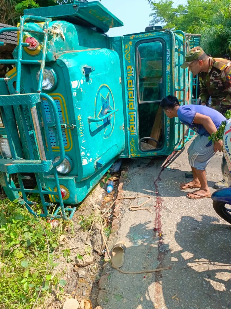 সাজেকের সিজকছড়ায় পর্যটকবাহী চাঁদের গাড়ি দুর্ঘটনায় আহত-৭