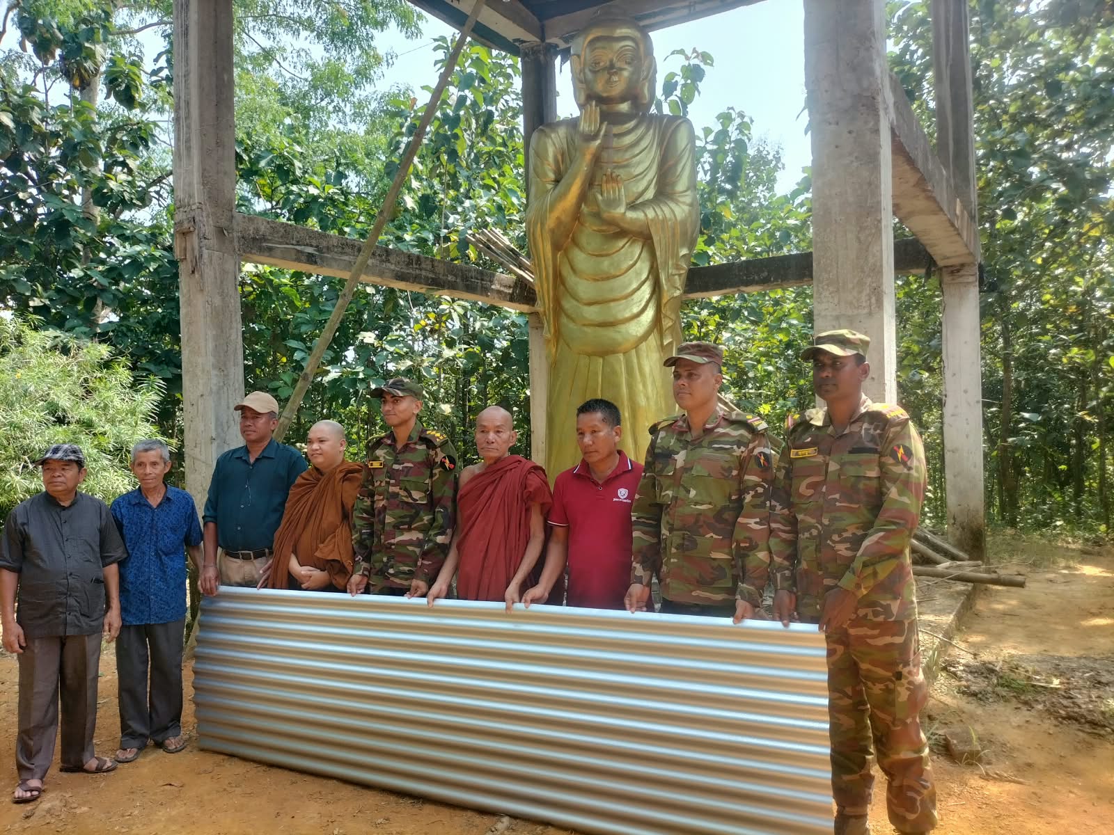 দীঘিনালায় ত্রিরত্ন বৌদ্ধ বিহার ঢেউটিন প্রদান ও বিহারে ভান্থেদের চিকিৎসা প্রদান