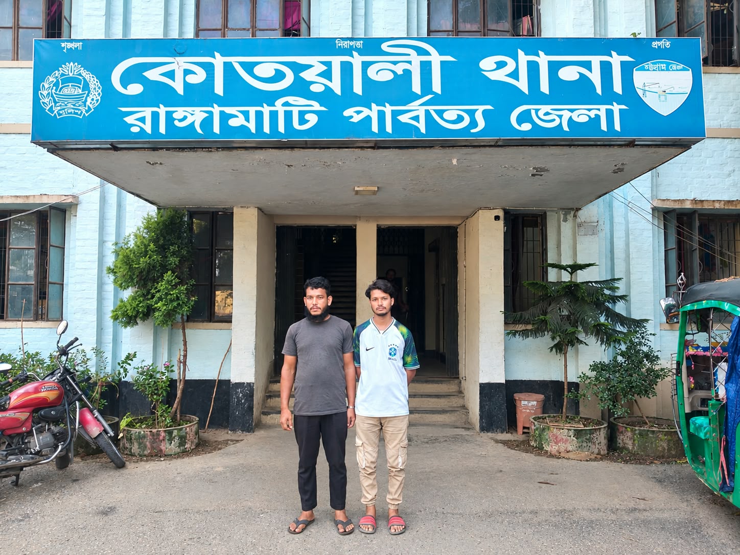 কোতয়ালী থানার বিশেষ অভিযানে চুরি মামলার আসামী,মাদকসেবী ৩জনসহ আটক-৫