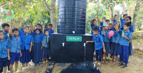 শিক্ষার্থীসহ ৪’শ পরিবারের জন্য বিশুদ্ধ পানির ব্যবস্থা করলো লক্ষ্মীছড়ি সেনাবাহিনী 