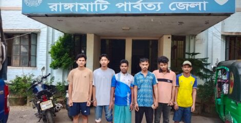 কোতয়ালী থানার বিশেষ অভিযানে মাদক সেবীও কিশোরসহ গ্রেফতার-৯ 