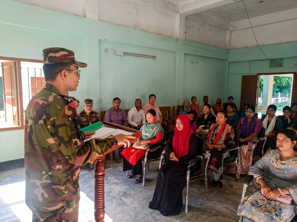 বাঙ্গালহালিয়া আর্মি ক্যাম্পের উদ্যোগে কুটিরশিল্প প্রশিক্ষণ পাচ্ছেন ২০নারী