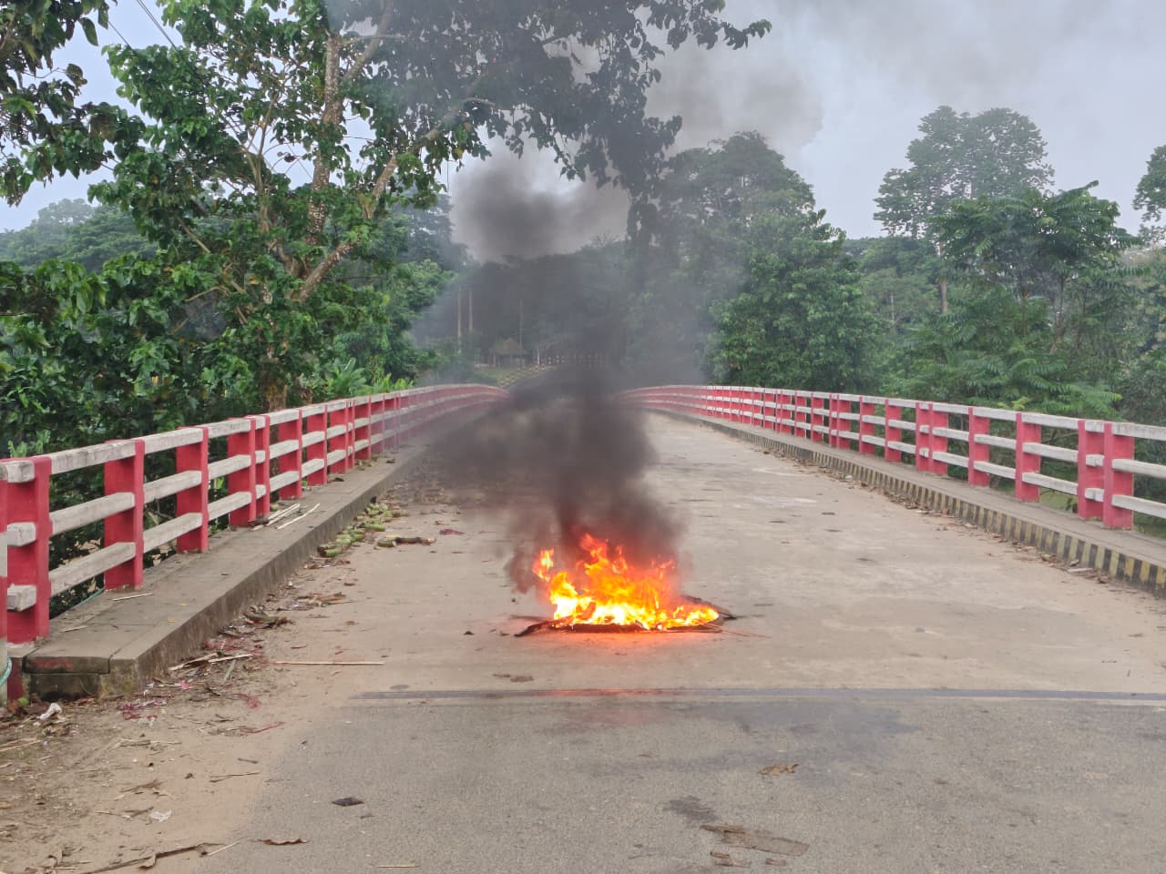 সাজেক সড়কে যান চলাচল বন্ধঃবিপাকে পড়েছে রিসোর্ট কটেজ মালিকেরা