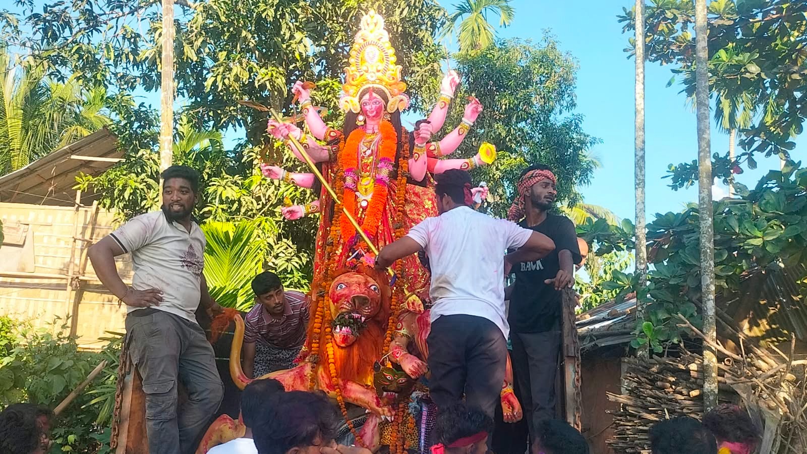 দীঘিনালায় ৮টি পূজামন্ডপে প্রতিমা মাইনী নদীতে বির্সজন