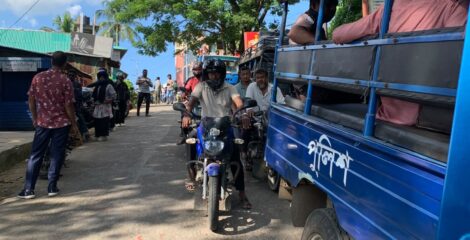 সেনাবাহিনীর হস্তক্ষেপে পর্যটক সরিয়ে নেওয়া হয়েছে