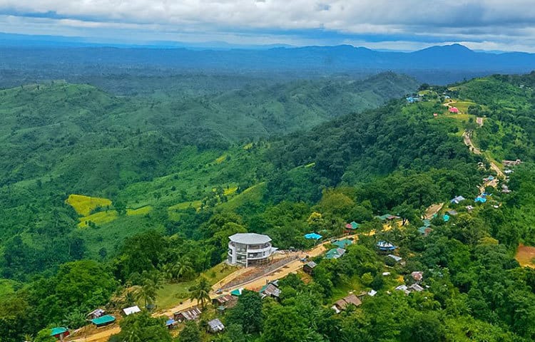 গোলাগুলিতে পর্যটক শূন্য,বুকিং বাতিলও অগ্রিম অর্থ ফেরতে বিপাকে ব্যবসায়ীরা