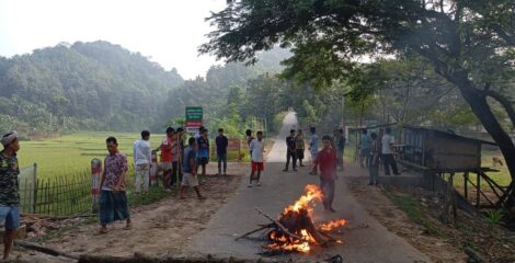 খাগড়াছড়ি-রাঙামাটিতে আধাবেলা সড়ক অবরোধ শেষ