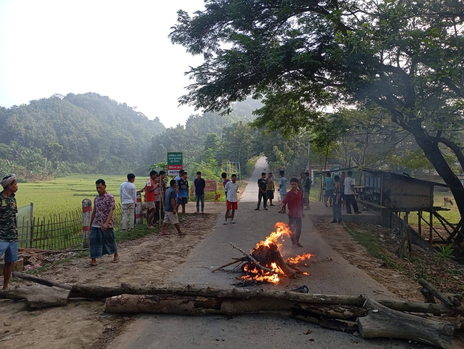 খাগড়াছড়ি-রাঙামাটিতে আধাবেলা সড়ক অবরোধ শেষ