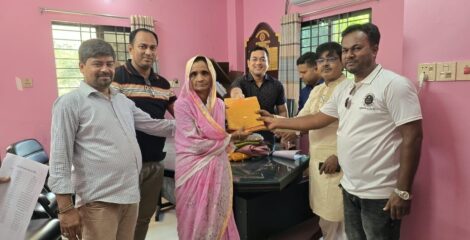ঈদগাঁওয়ে প্রধানমন্ত্রীর নির্দেশনায় দূর্গা পূজার উপহার বিতরণ